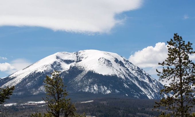 Dillon House | Winter Rates! Amazing/High Speed Wifi/Work with this VIEW!