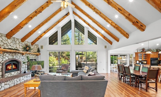 Winter Park Cabin | Winterpark: Conveniently located near Snow Summit and Bear Mountain! Game Room with Pool Table and Foosball!