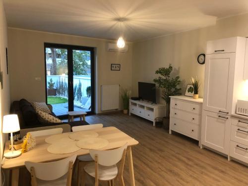 Grzegorzki Apartment | Wislane Tarasy 2.0 by Atrium Apartments