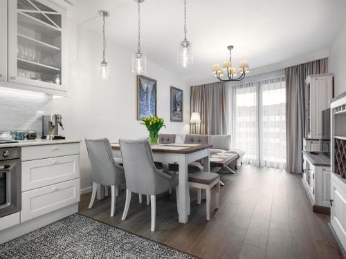 Grzegorzki Apartment | Wislane Tarasy by Tyzenhauz
