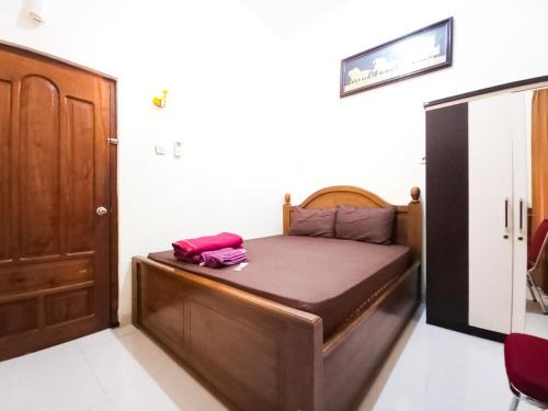 Tuban Sub-District Hotel | Wisma Trubus Syariah RedPartner Near RSUD Koesma Tuban