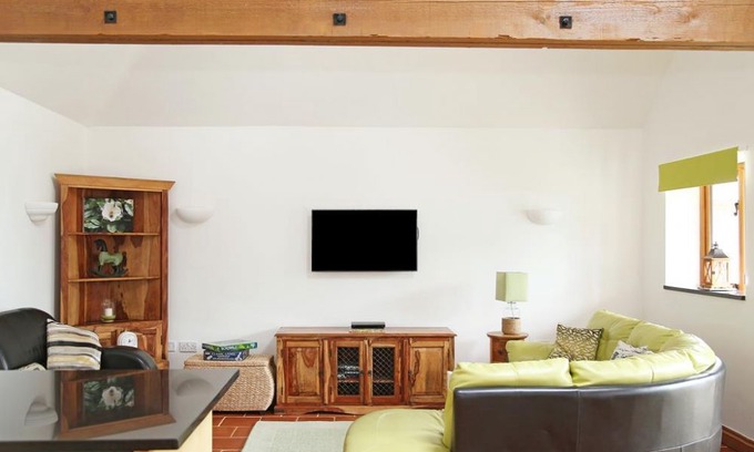 Selsted House | Wisteria Cottage - a cottage that sleeps 4 guests in 2 bedrooms