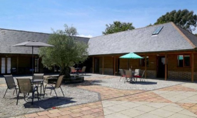 Selsted Cottage | Wisteria Cottage, Hoad Farm