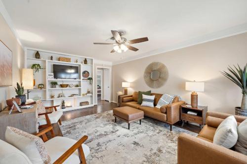 Deer Park House | with Arcade and Covered Patio Sleep 9 in this 4 Bedroom 2 Bath Home 5 star host Deer Park TX