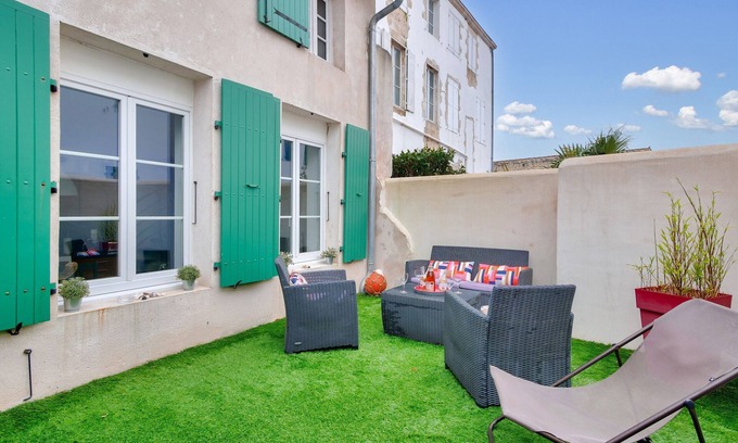 Saint-Martin-de-Re Apartment | With terrace near the Port of St-Martin-de-Ré