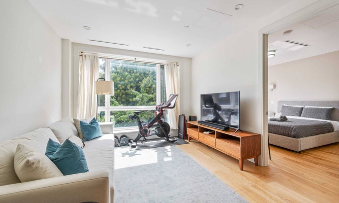 Williamsburg Condo | Withers by Rove Travel | 1BR Williamsburg Apt