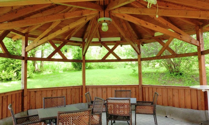Borstendorf Villa | Wohnung in einer Villa mit Garten in Borstendorf