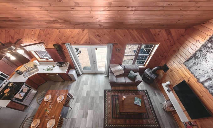 Broadalbin Cabin | Wolf Lair - scenic Adirondack cabin escape + lake access