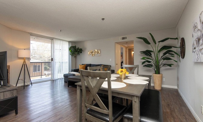 Little Armenia Apartment | Wonderful 2-bedroom apartment with AC in vibrant Los Angeles