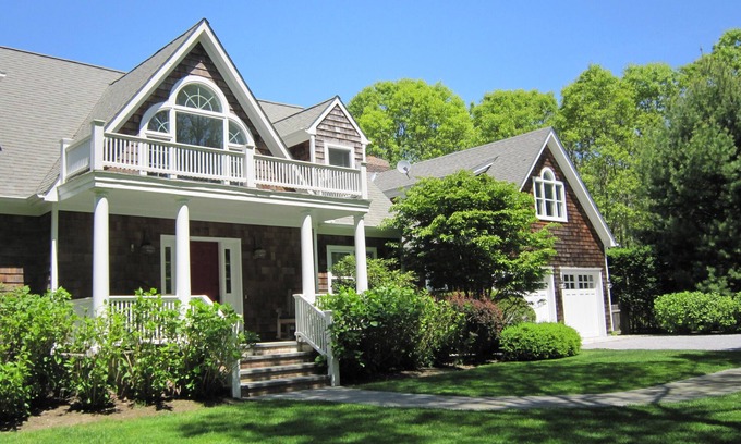 Sagaponack House | Wonderful 5 bedroom, 4.5 bath home in a tony section of Sagaponack.