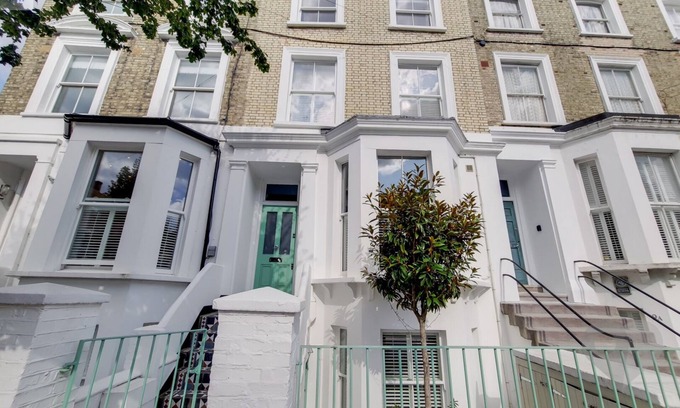 Wandsworth House | Wonderful 6 BR Family House with Terrace