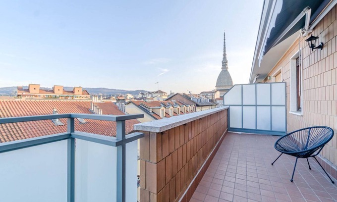 Vanchiglia Apartment | Wonderful apartment of about 60 sqm, perfect for 4 people, located on the fifth floor of a building with a lift (NOT suitable for disabled people - there are several steps to access it).The property is located in the heart of the city, a short distance f