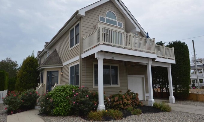 Avalon House | Wonderful Avalon NJ vacation rental home. Recent updates throughout. Convenient to the beach and downtown shops and restaurants.