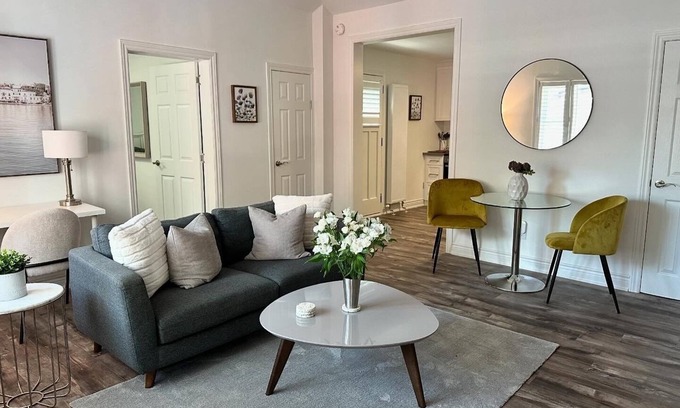 Downtown Apartment | Wonderful Downtown Luxury One-Bdrm w/Fireplace, Patio, BBQ and On-Site Laundry