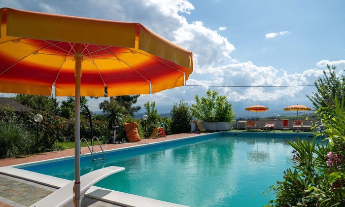 Citta Sant'Angelo House | Wonderful private villa for 6 guests with WIFI, pool, TV, patio and pets allowed, close to Pescara