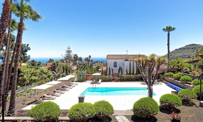 Tafira House | Wonderful private villa for 10 guests with private pool, A/C, WIFI, TV, patio and pets allowed