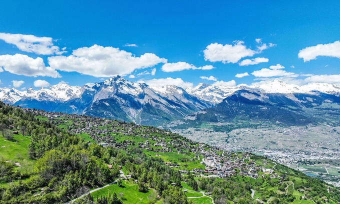Nendaz House | Wonderful private villa for 8 guests with WIFI, TV and terrace