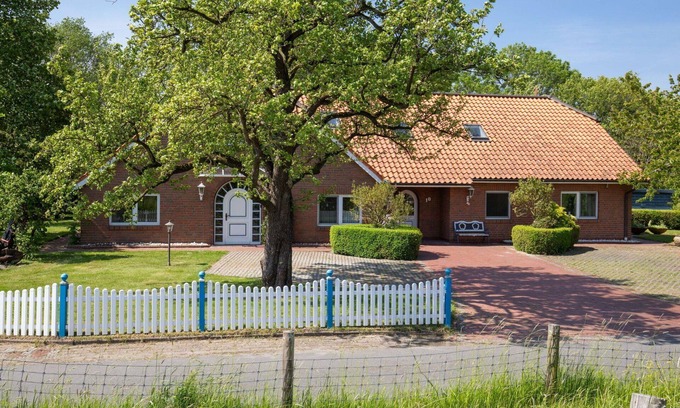 Butjadingen House | Wonderful private villa for 20 guests with WIFI, TV, terrace and pets allowed
