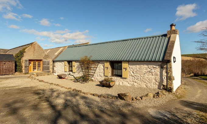 Aberchirder House | Wonderful private villa for 2 guests with WIFI