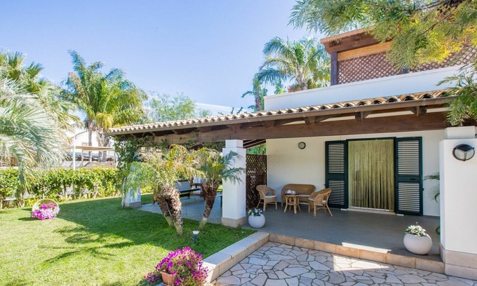 Specchiolla Villa | Wonderful private villa for 9 guests with A/C, WIFI, TV and veranda, close to Ostuni