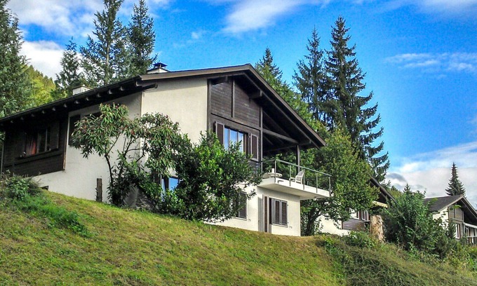 Gommiswald House | Wonderful private villa for 8 guests with WIFI, TV, patio, pets allowed and panoramic view