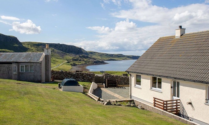Duntulm House | Wonderful private villa for 5 guests with WIFI and TV