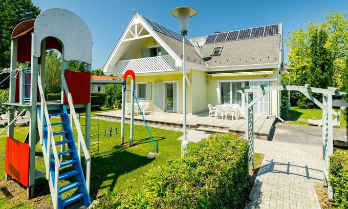 Balatonkeresztur House | Wonderful private villa for 12 people with WIFI, A/C, private pool, TV and terrace