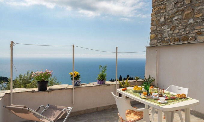 Cipressa House | Wonderful private villa for 4 guests with A/C, WIFI, TV and terrace