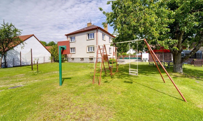 Neurazy House | Wonderful private villa for 10 people with private pool, hot tub, WIFI, TV, terrace and pets all.