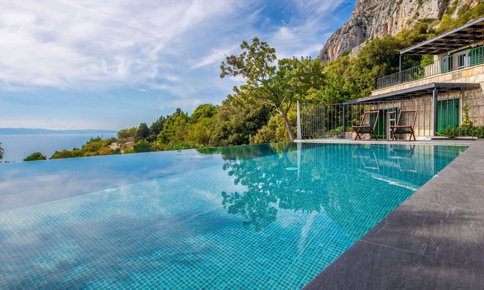 Makarska Villa | Wonderful private villa with private pool, WIFI, A/C, TV, terrace, pets allowed and parking