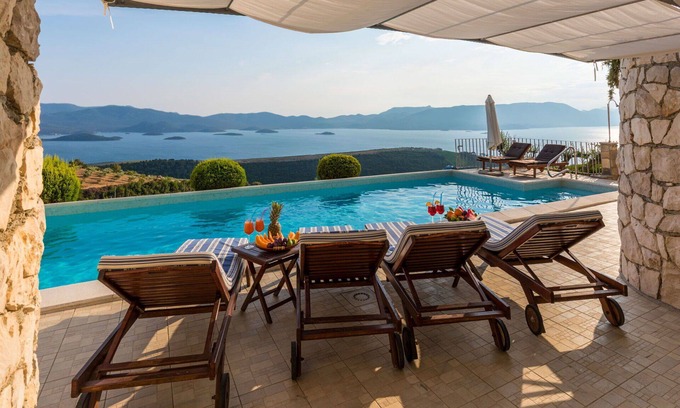 Slivno Villa | Wonderful private villa with hot tub, WIFI, private pool, A/C, TV, terrace and pets allowed