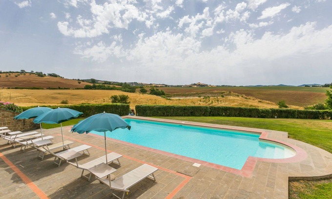 Manciano Villa | Wonderful private villa with private pool, WIFI, TV, patio, pets allowed and panoramic view