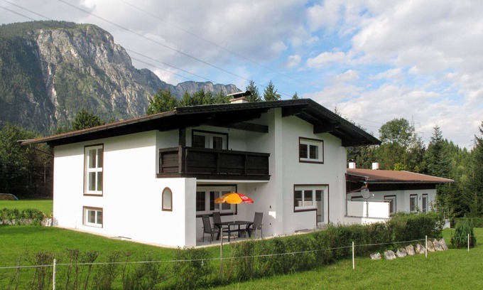 Angerberg House | Wonderful private villa for 10 people with TV, terrace and pets allowed