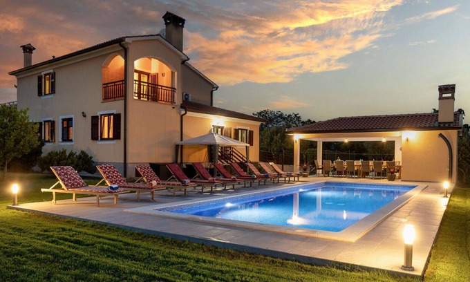 Pican House | Wonderful private villa for 13 people with WIFI, private pool, TV and terrace