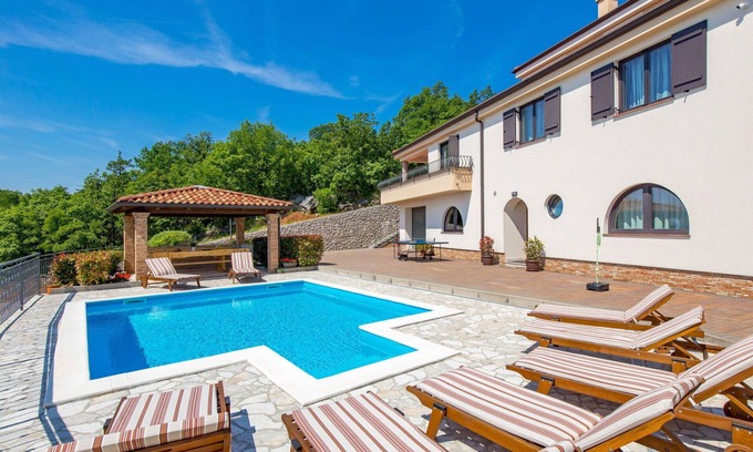Viskovo House | Wonderful private villa for 12 people with private pool, A/C, WIFI, TV and patio