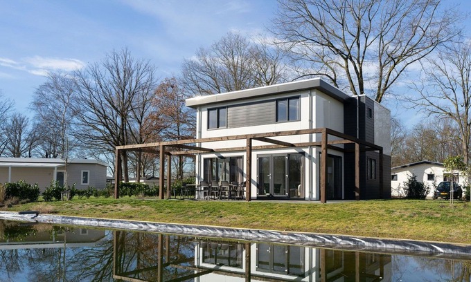 Susteren House | Wonderful private villa for 10 people with pool, WIFI, TV and terrace