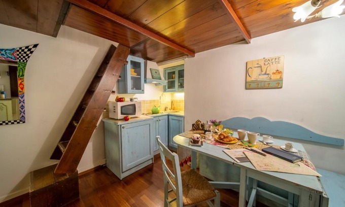 Oltrarno Apartment | Wonderful Romantic Studio Ponte Vecchio Area