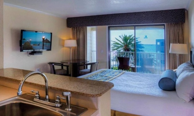 Rocky Point Hotel | Wonderful Stay! Balcony, Kitchen, Outdoor Pool, Free Parking, Near MOSI Museum