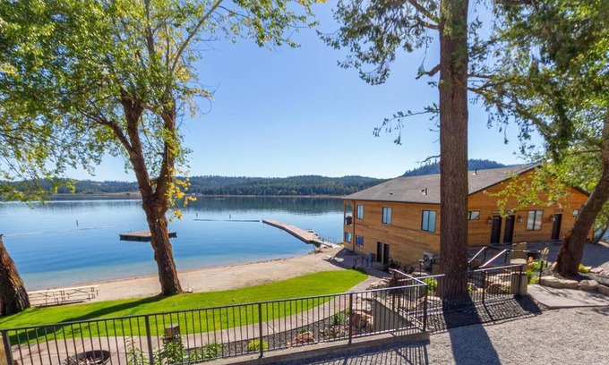Valley House | Wonderful Triplex Unit With Spectacular Lake View!
