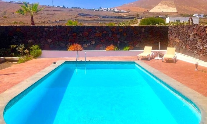 La Asomada House | Wonderful views of the sea and the volcanoes. Casa Isabel