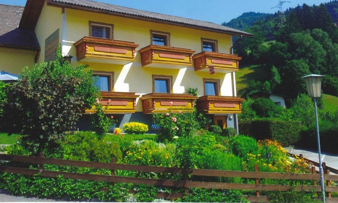Aich House | Wonderful villa for 10 people with WIFI, TV, patio and parking