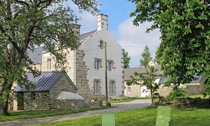 Plouneour-Trez Villa | Wonderful villa for 4 guests with WIFI, TV, terrace and pets allowed