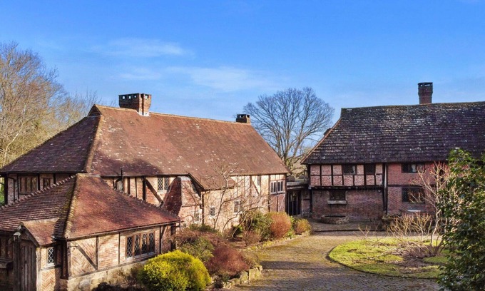 Crawley Down House | Wonderful villa for 6 people with WIFI, hot tub and TV