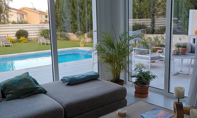 Oroklini Villa | Wonderful Villa with pool - 2 min from the beach!