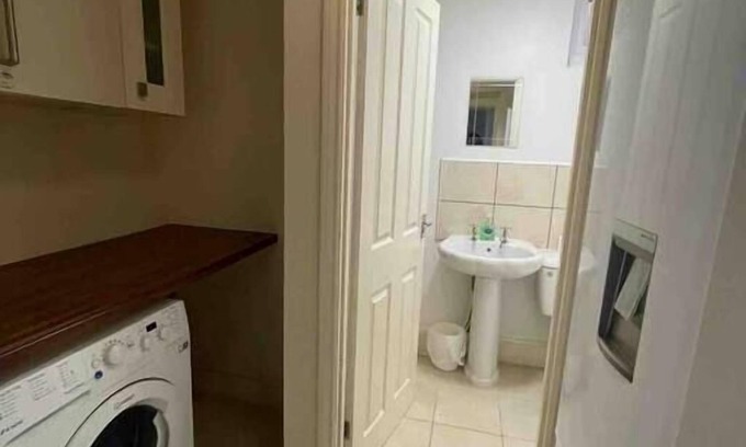 Kettering Apartment | Wood Street Corporate House