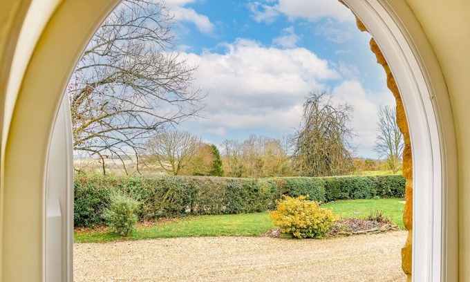 Nether Worton House | Woodcutter's Cottage - Peaceful Country Retreat