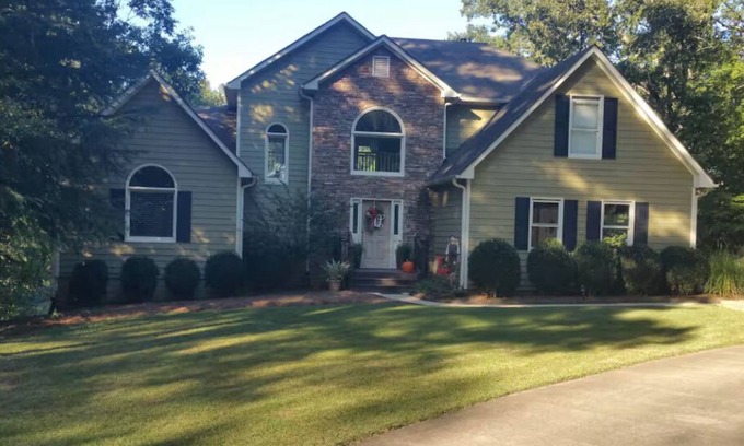 Church Street Apartment | Wooded Oasis: Safe & Secluded 2BR, Full Bath Retreat