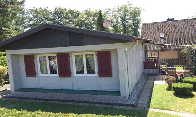 Waldsiedlung Romerstraße House | Wooden holiday home with winter garden
