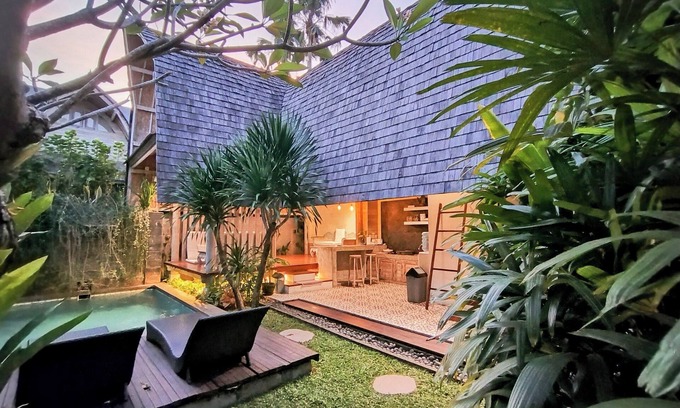 Dyanapura Villa | WOODEN Home Top LOCATION in Seminyak Near Beach, Shops, Restaurants