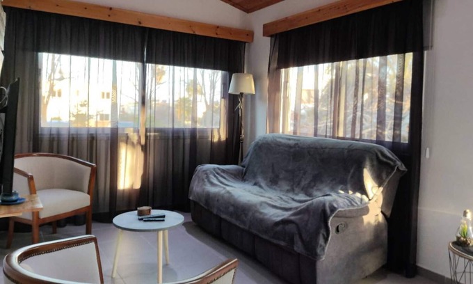 Chlorakas House | Wooden House - Garden, Free Parking